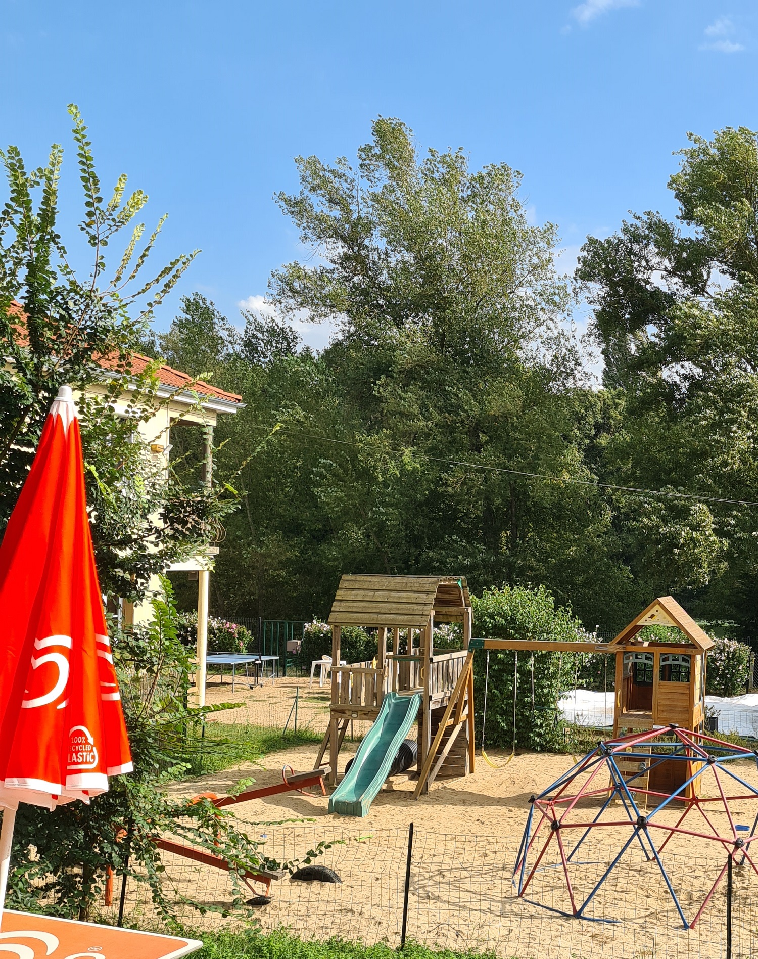 AIRE DE JEUX 1 A 6 ANS CAMPING BEAUVAL